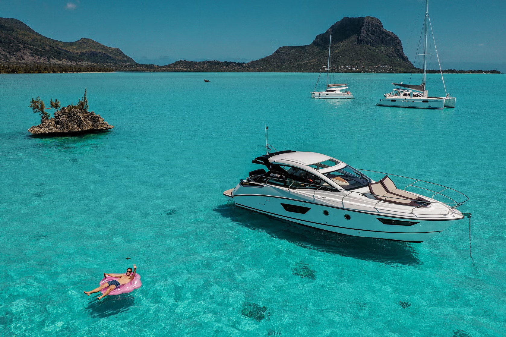 catamaran cruise le morne